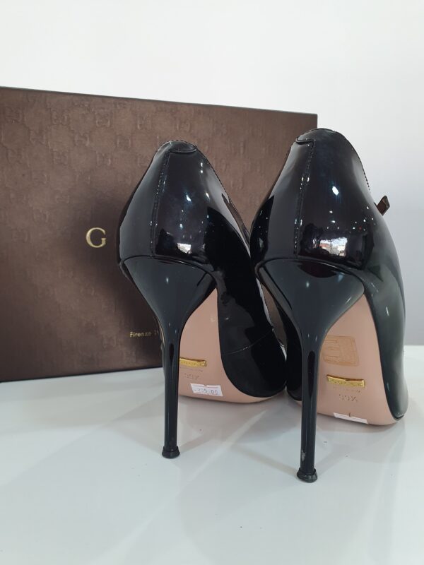 BLACK GUCCI PATENT T-STRAP 39.5